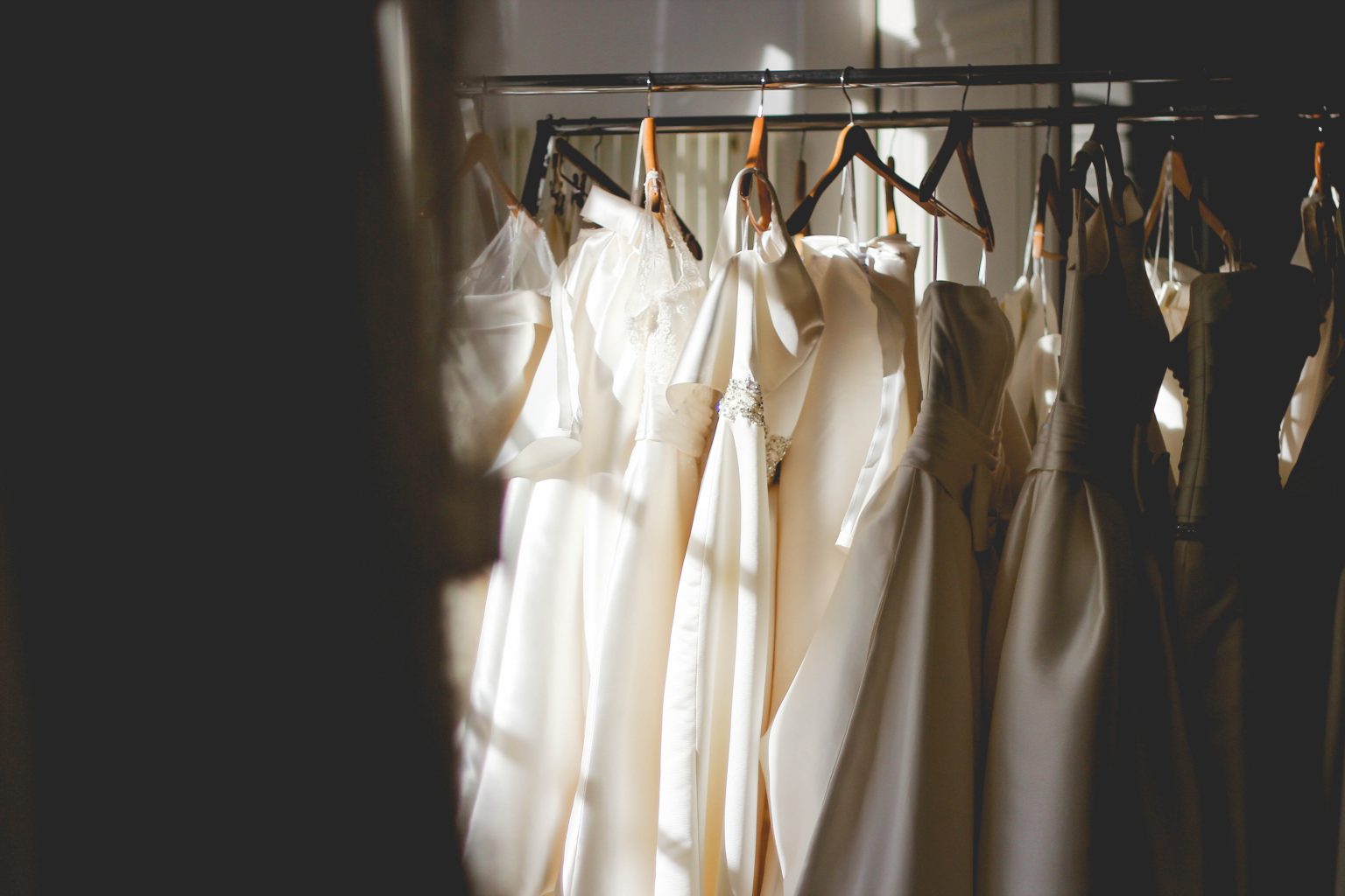 Should You Buy a Used Wedding Dress? WeddingExperience