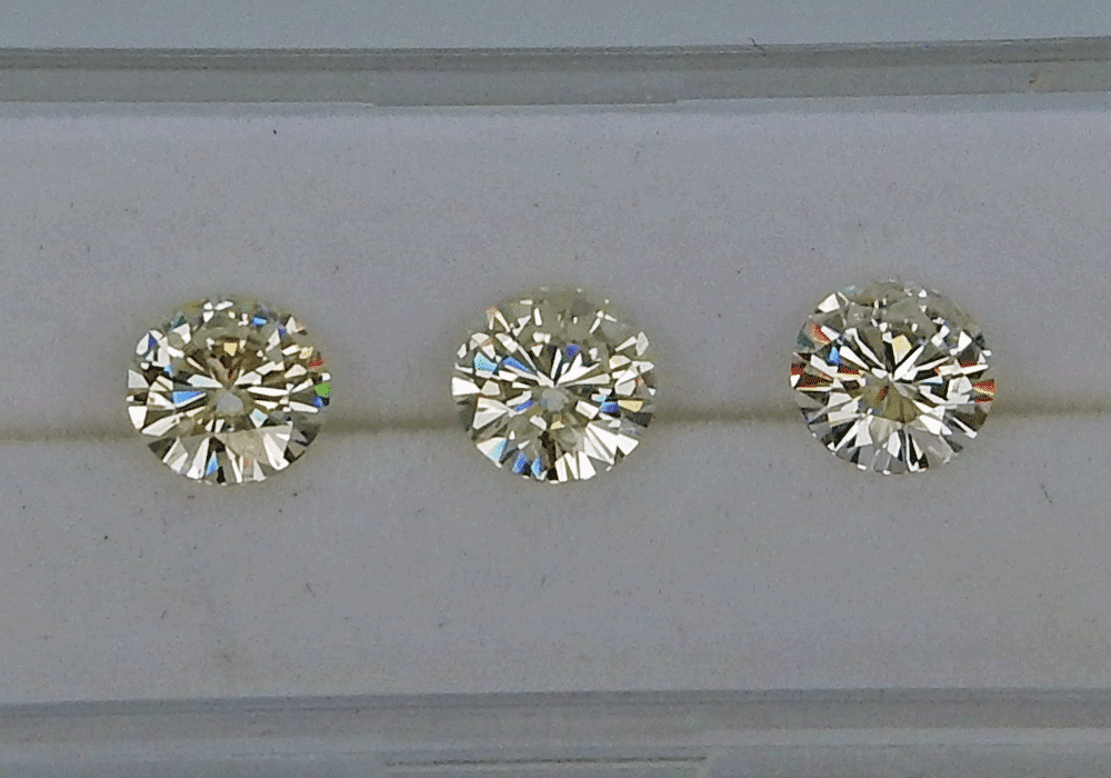 Comparison between different moissanite stone types and qualities